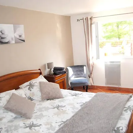 Spacieux Avec Piscine Partagee A Maurens 120 M²