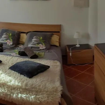 Spacieux Avec Piscine Partagee A Maurens 120 M²