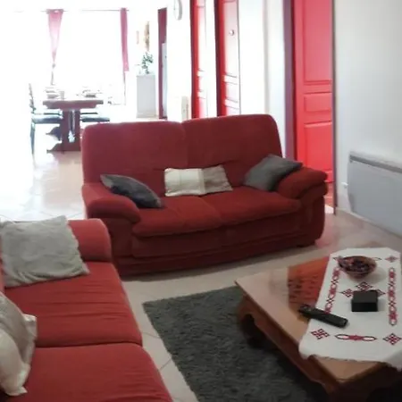 Spacieux Avec Piscine Partagee A Maurens 120 M² Apartment *