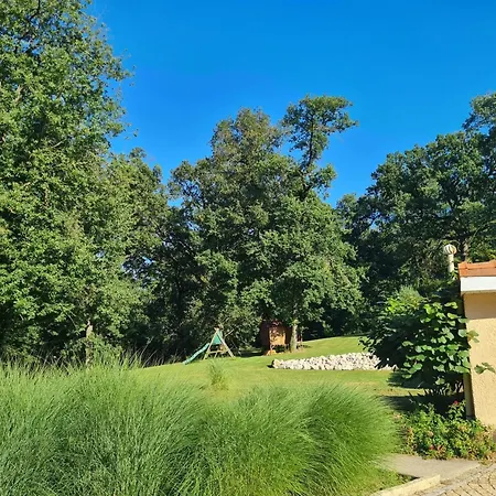 Spacieux Avec Piscine Partagee A Maurens 120 M²